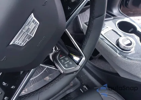 2025 Cadillac Optiq Sport 1 Awd z USA, uszkodzony, nr VIN 3GYK3EMR9SS223505